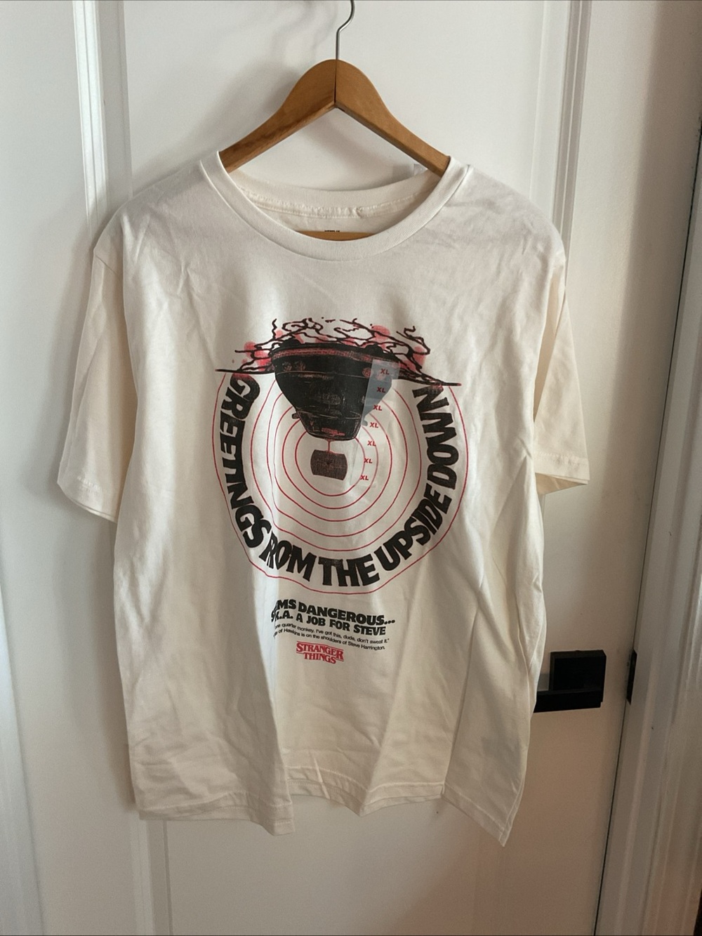 Netflix Stranger Things - Off-White Graphic Short Sleeve Crewneck Tee - Men’s XL